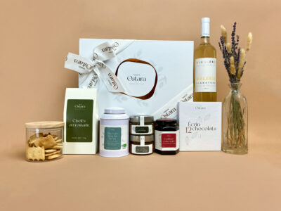 coffret cadeau gourmand - coffret cadeau de noel - coffret cadeau fin d'année - cadeau d'entreprise - comité d'entreprise - cadeau gourmand - cadeau gourmet - cadeau gastronomique - panier gourmand - cadeau de noel - meilleur cadeau de noel - tartinables - produits provence - confiture extra artisanale - calissons de provence - pâtes de fruits - confiserie provençale - confiserie artisanale - thé bio - thé noir bio - thé parfumé - miel de provence - miel igp